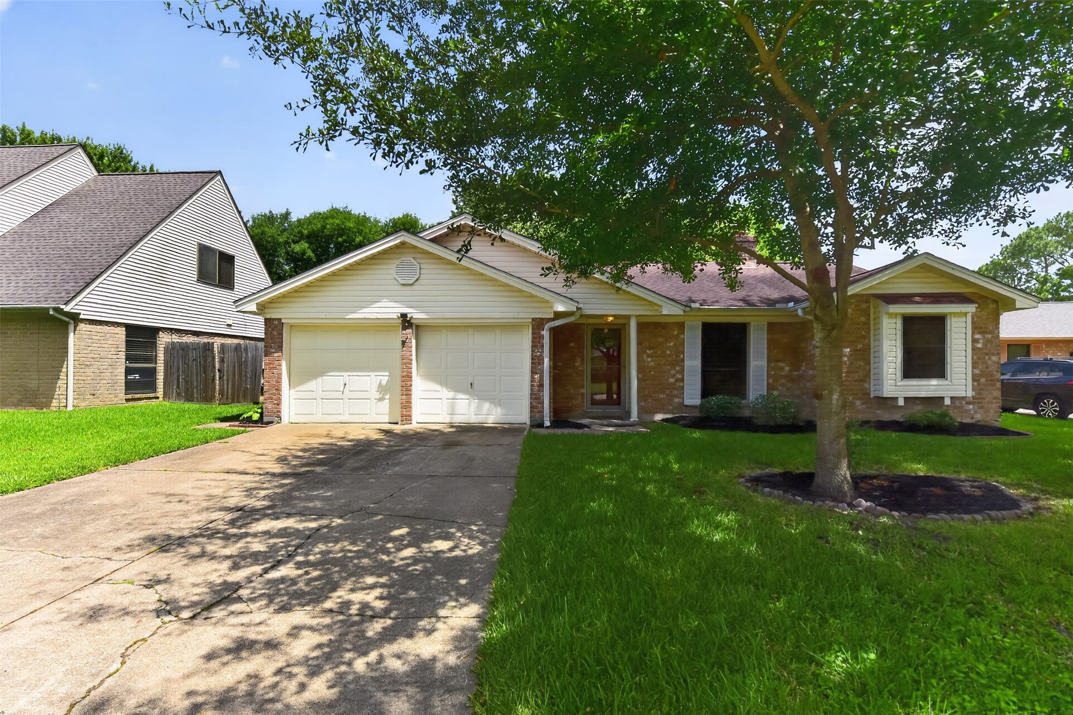 16019 Mill Point Drive Property Photo 2