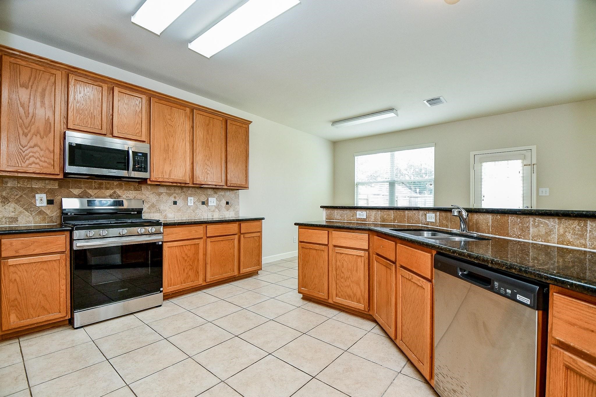 2707 Silk Tree Lane Property Photo 10