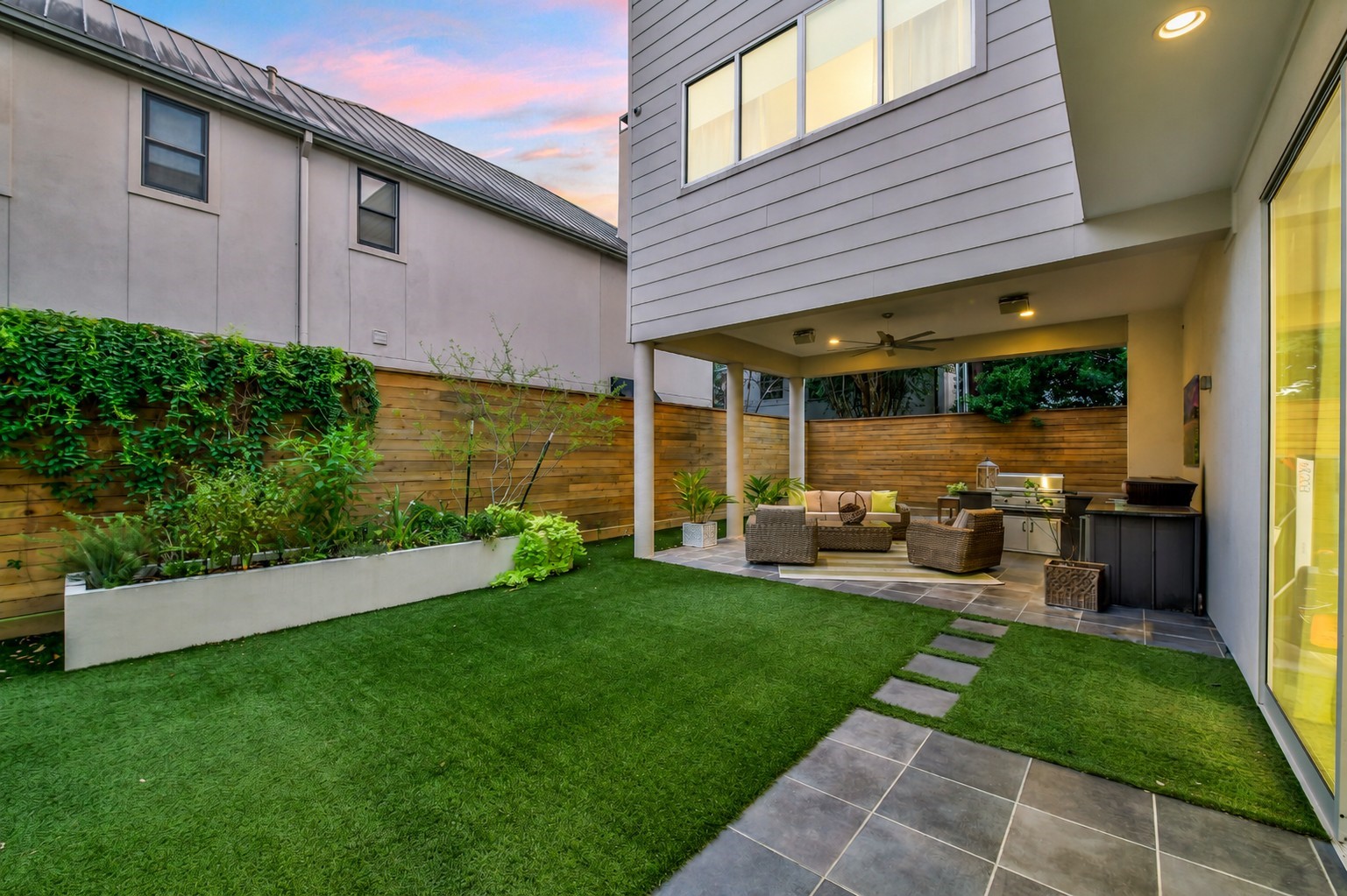 2302 Persa Street Property Photo 7