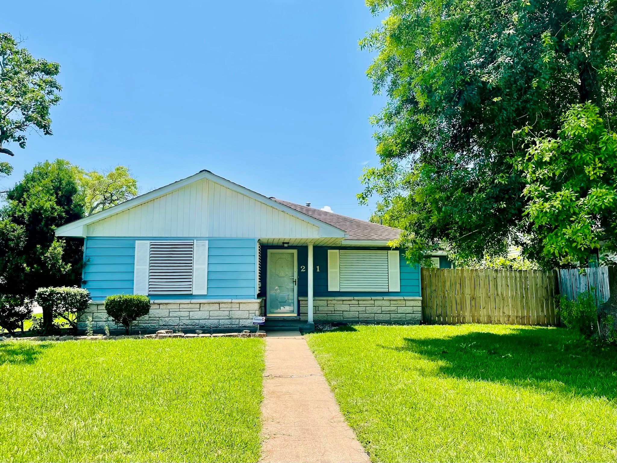 201 14th Avenue N