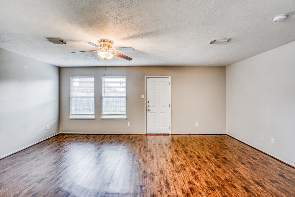 4931 Winding View Lane Property Photo 4
