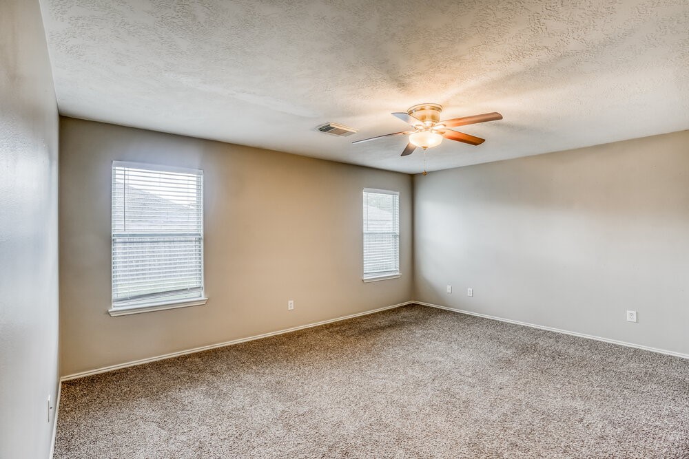 4931 Winding View Lane Property Photo 8