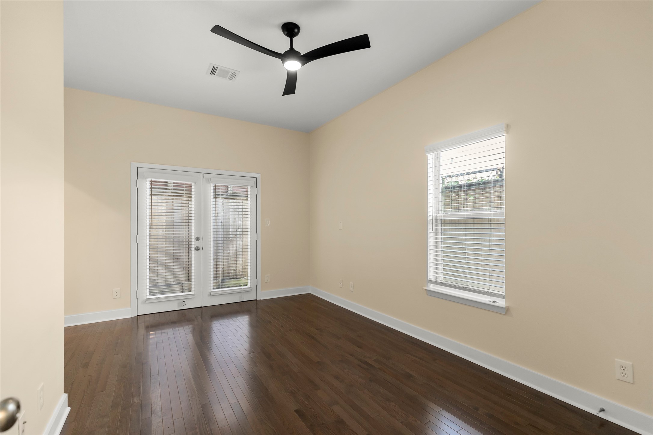 903 Roy Street Property Photo 4