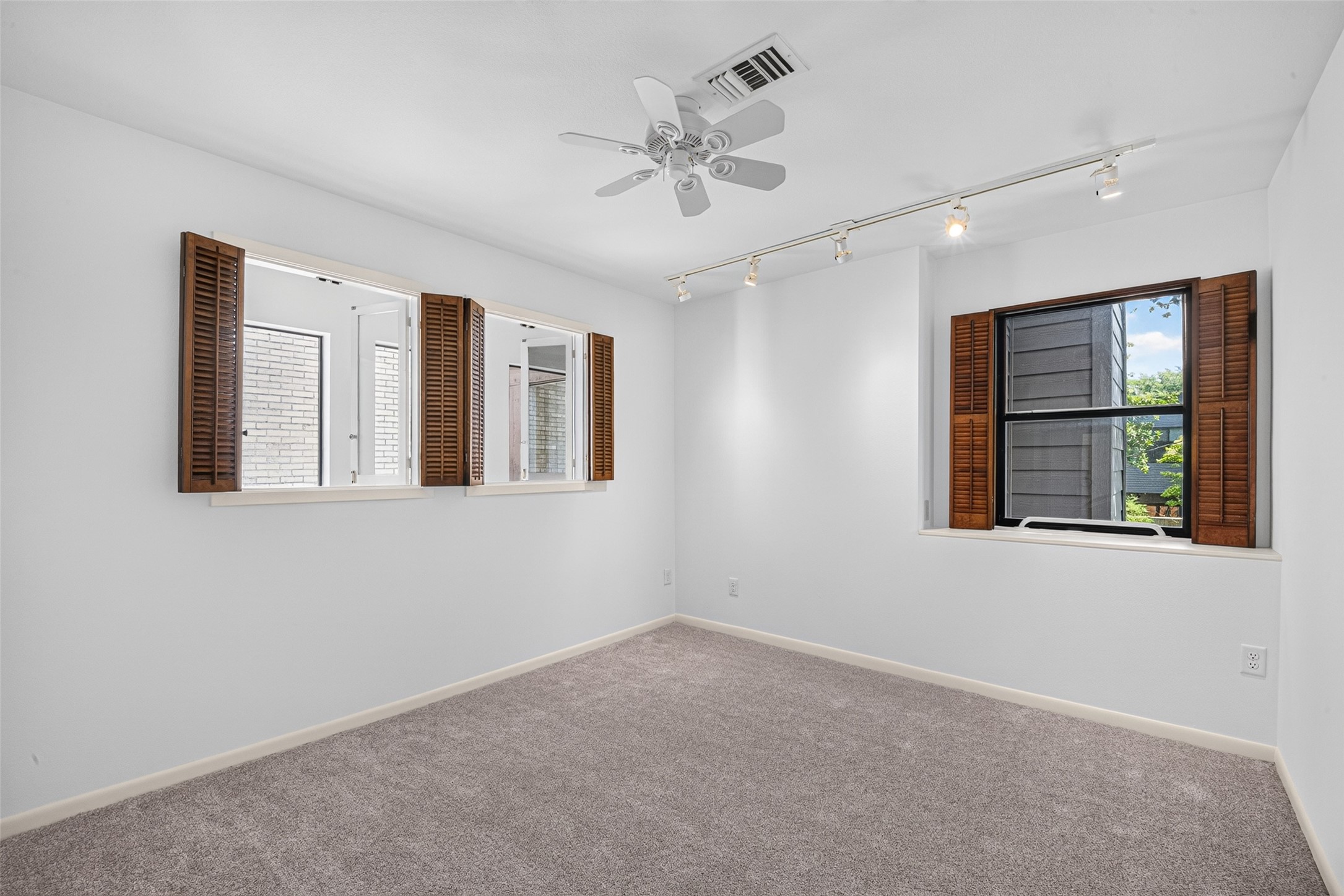 3621 Yupon Street Property Photo 15