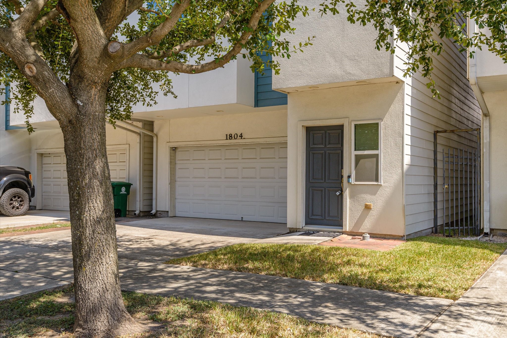 1804 Goliad Street Property Photo 2