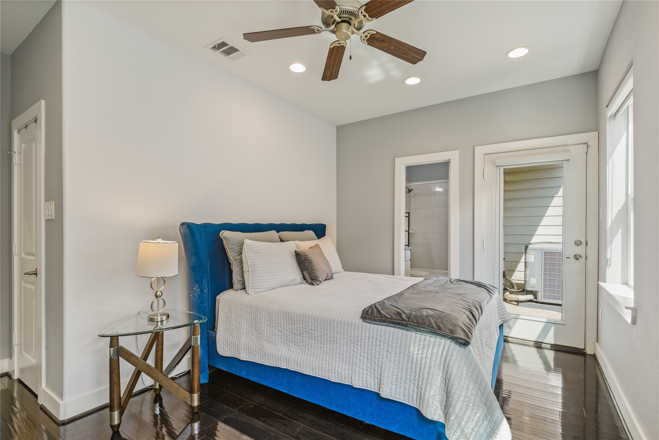 1804 Goliad Street Property Photo 4