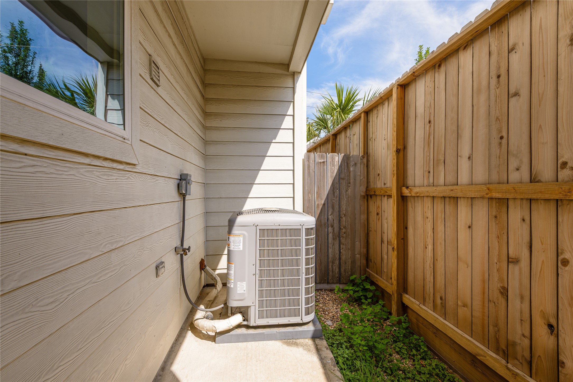 1804 Goliad Street Property Photo 6