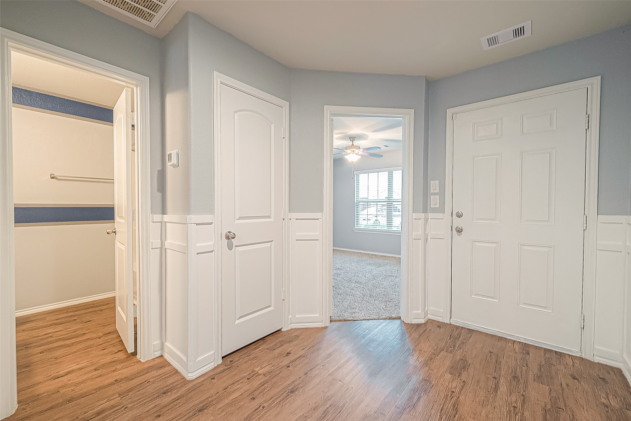 14015 Lake Crescent Drive Property Photo 4
