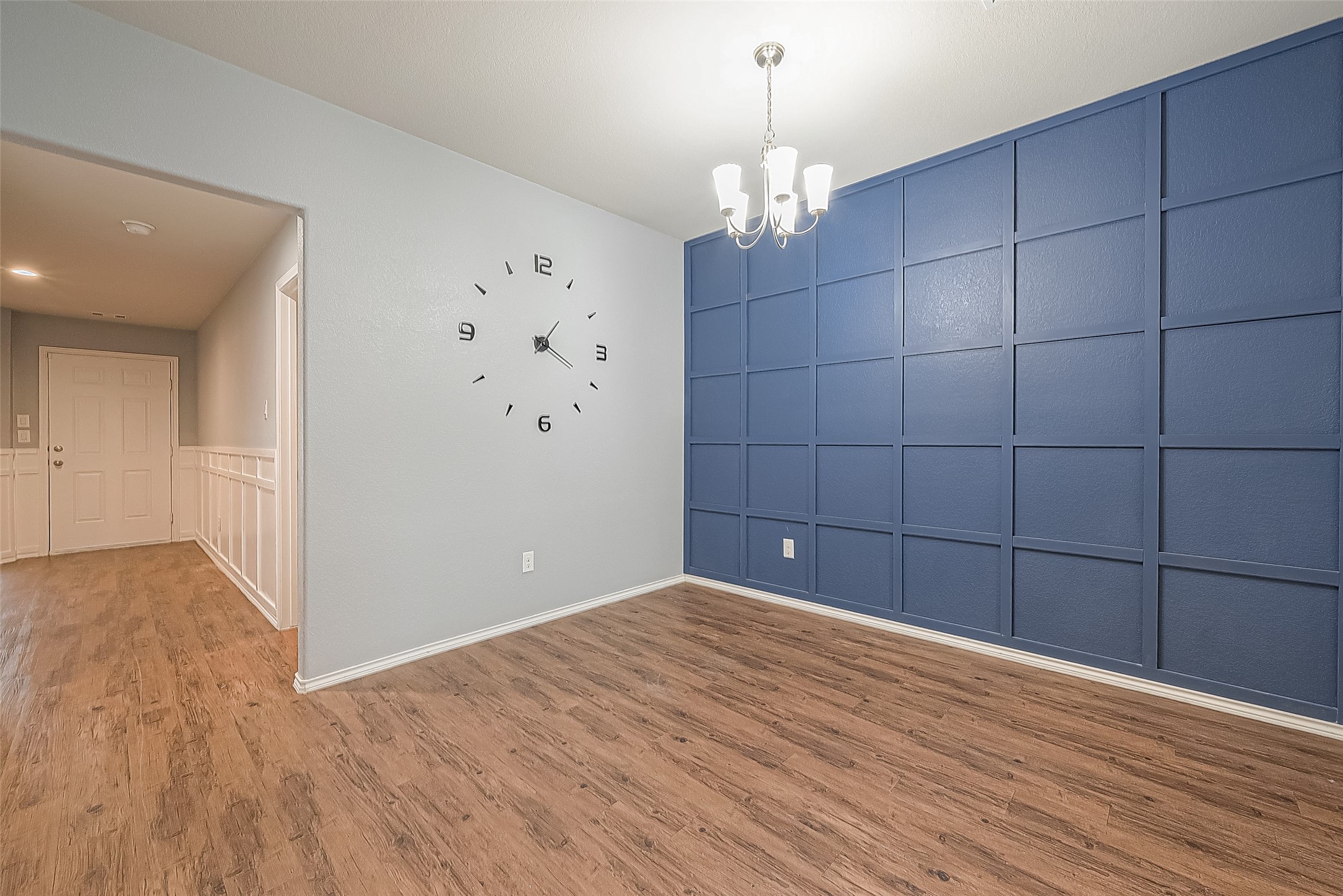 14015 Lake Crescent Drive Property Photo 8