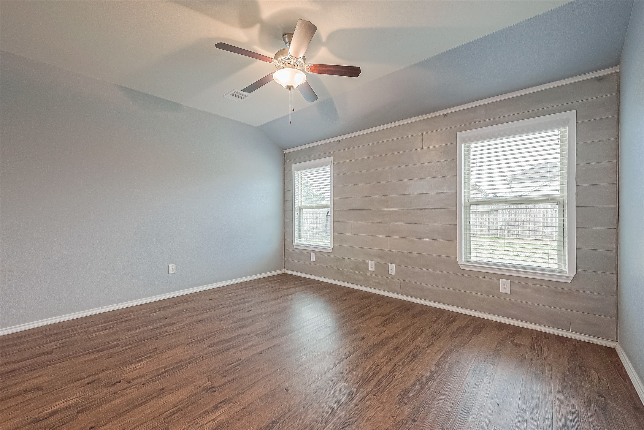 14015 Lake Crescent Drive Property Photo 9