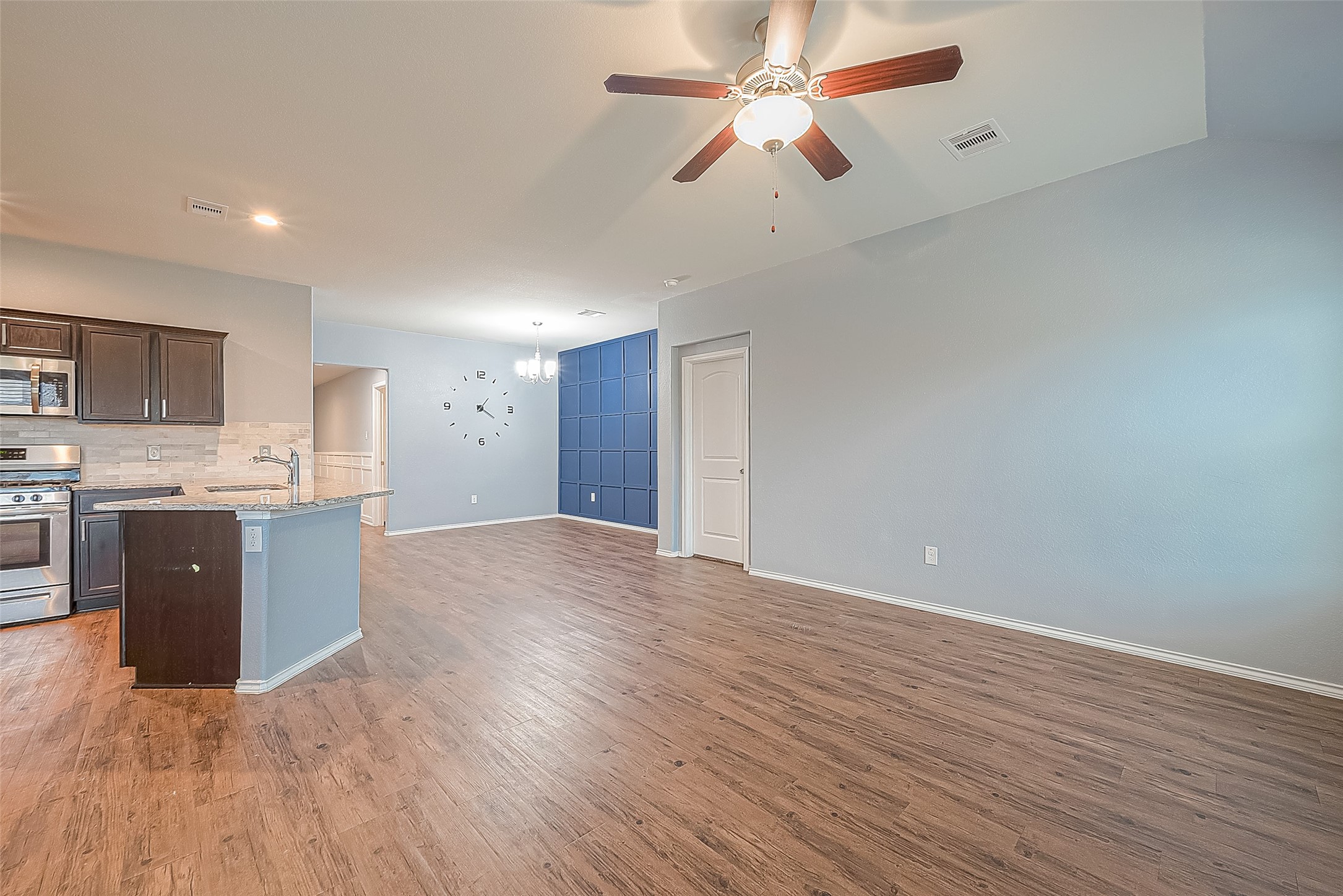 14015 Lake Crescent Drive Property Photo 12