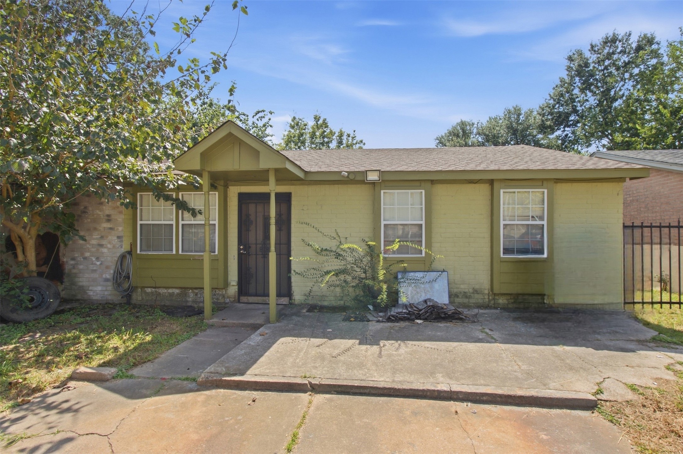 5143 Glenridge Lane Property Photo 1