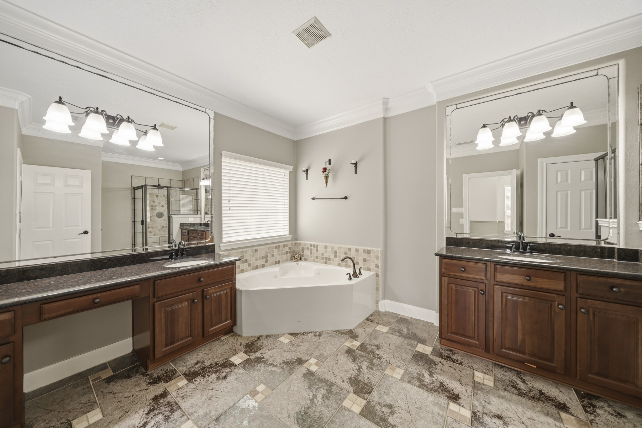 10502 Shipmans Landing Drive Property Photo 11