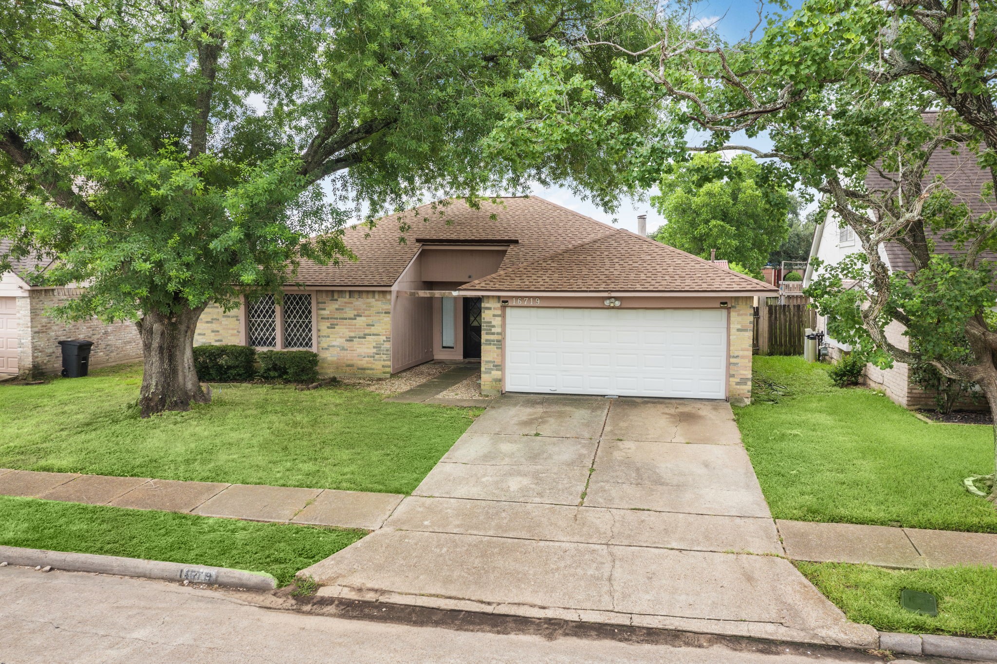 16719 Sky Blue Lane Property Photo 1