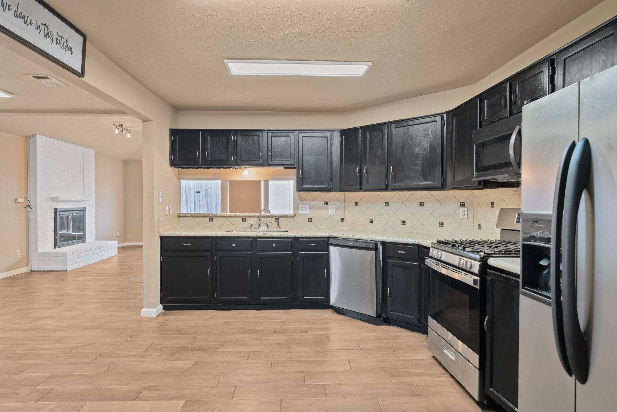 16719 Sky Blue Lane Property Photo 5