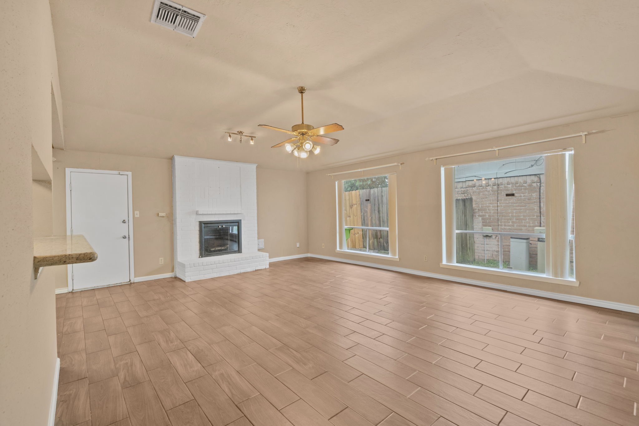 16719 Sky Blue Lane Property Photo 7