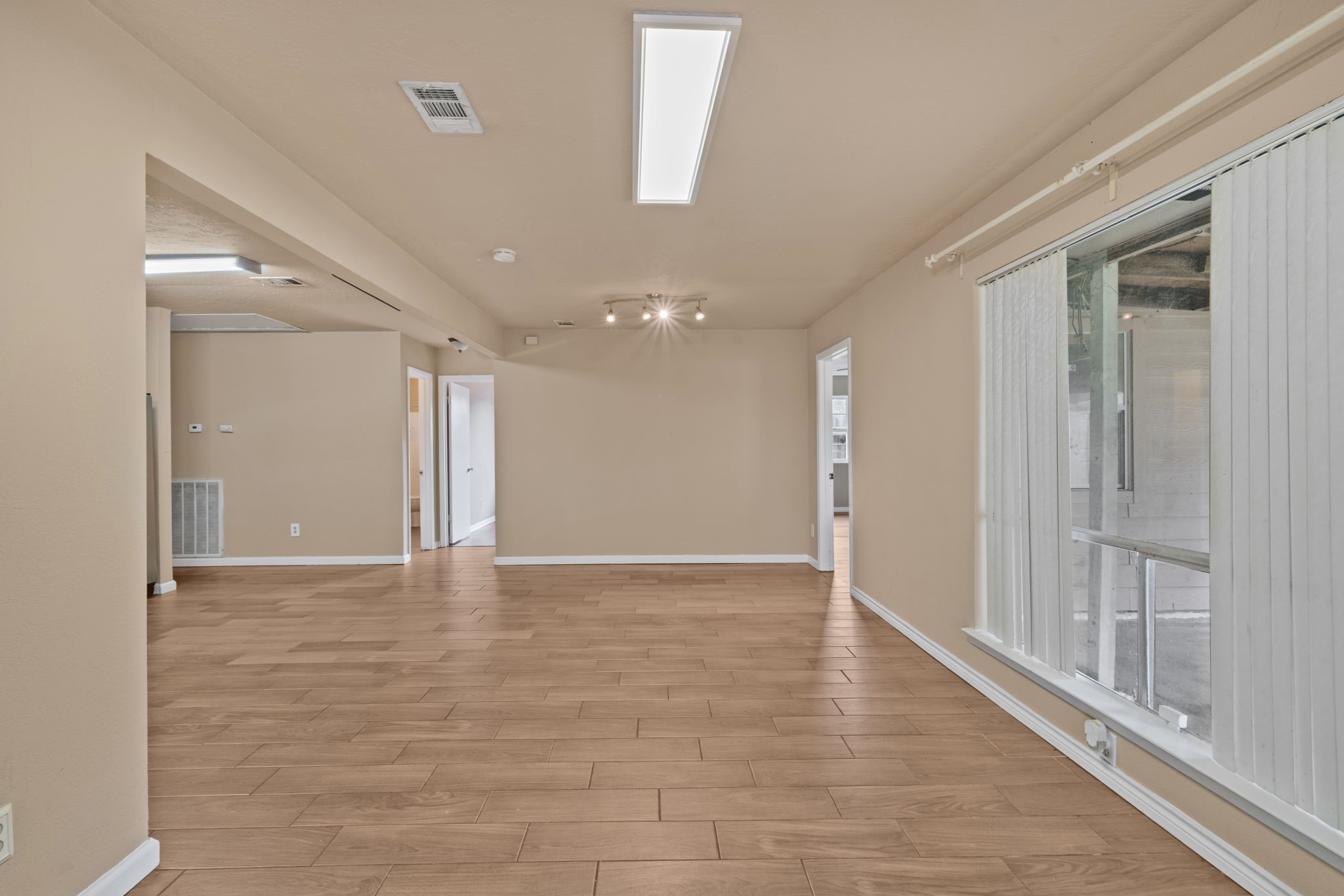 16719 Sky Blue Lane Property Photo 8