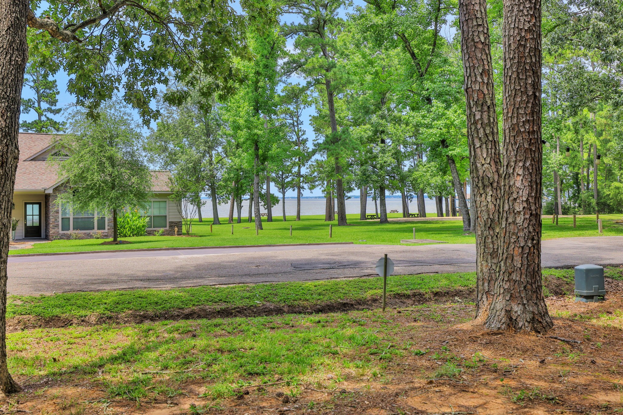 90 N Royale Greens Drive Property Photo 2