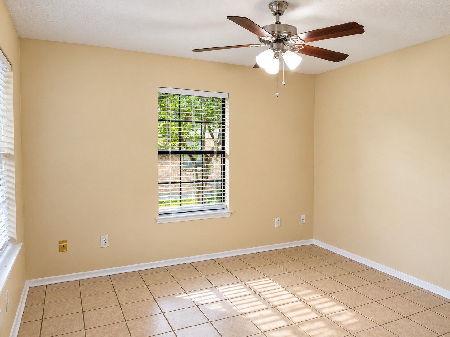 1203 W Jefferson Street Property Photo 4