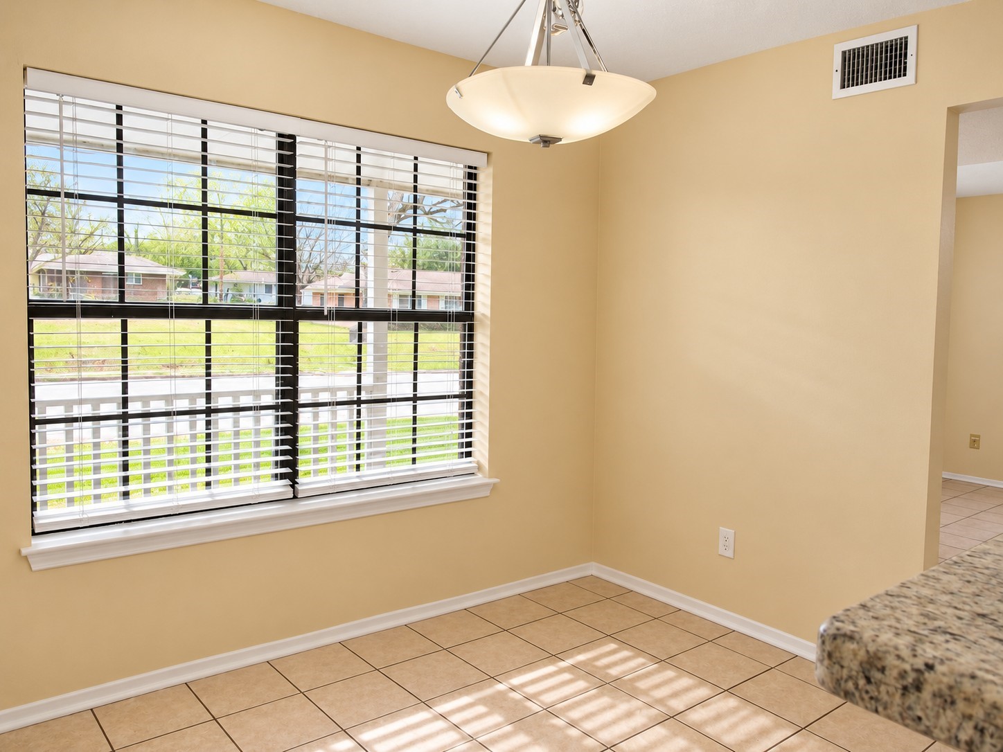 1203 W Jefferson Street Property Photo 7