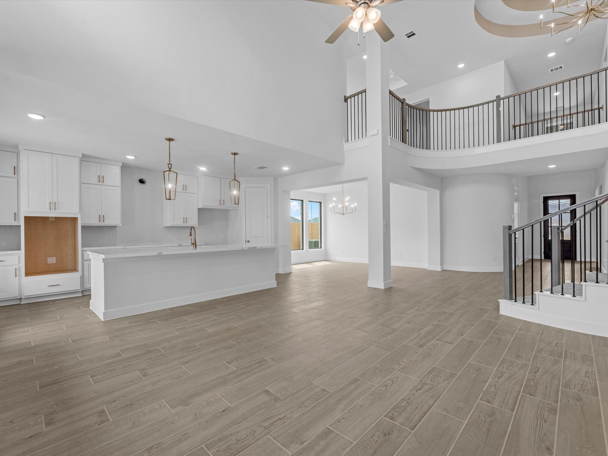 5534 Bermuda Sands Drive Property Photo 3