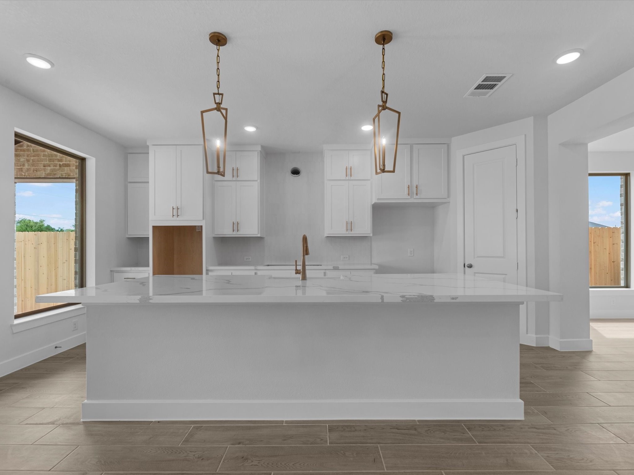 5534 Bermuda Sands Drive Property Photo 6