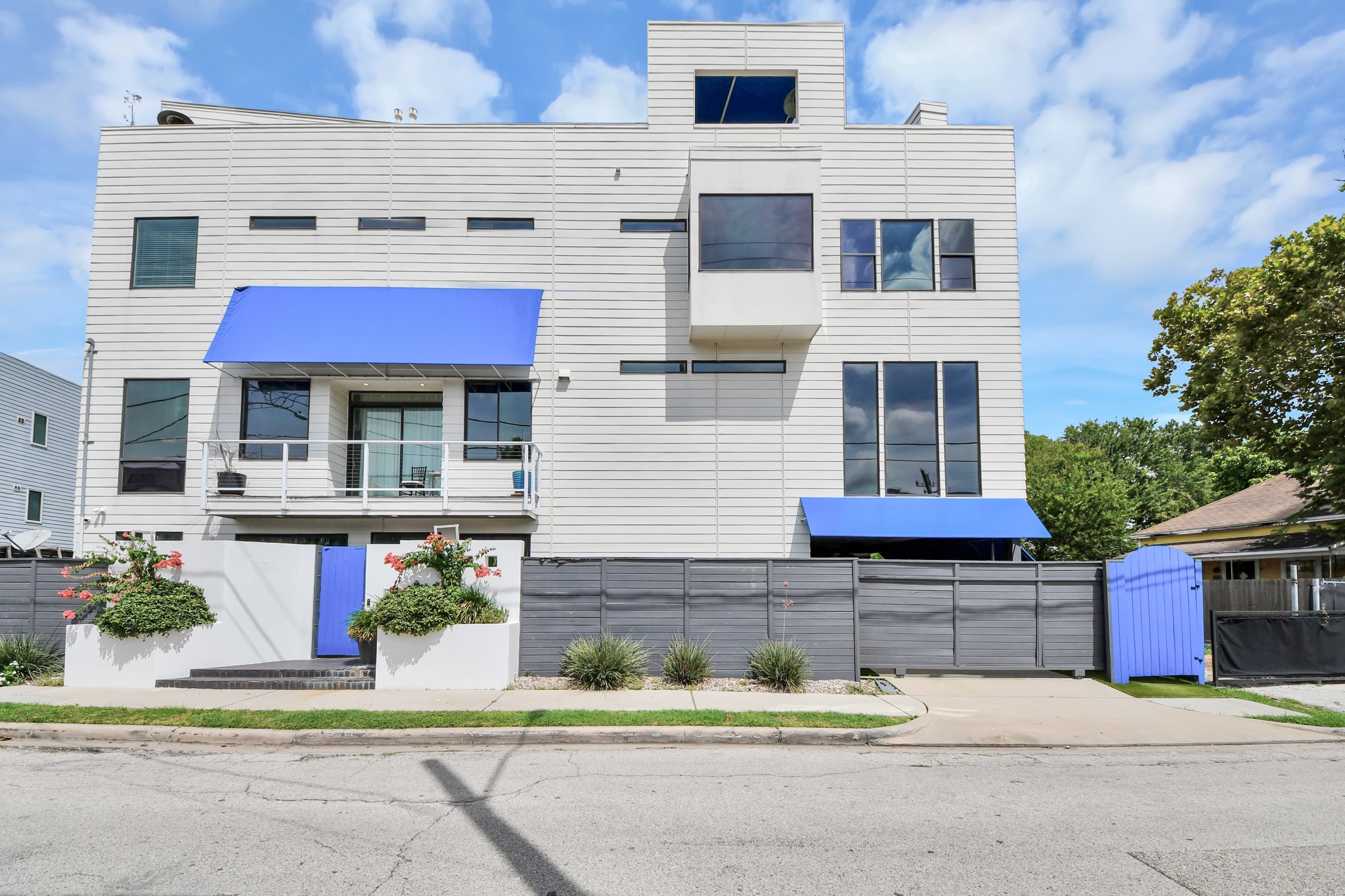 1614 Center Street Property Photo 1