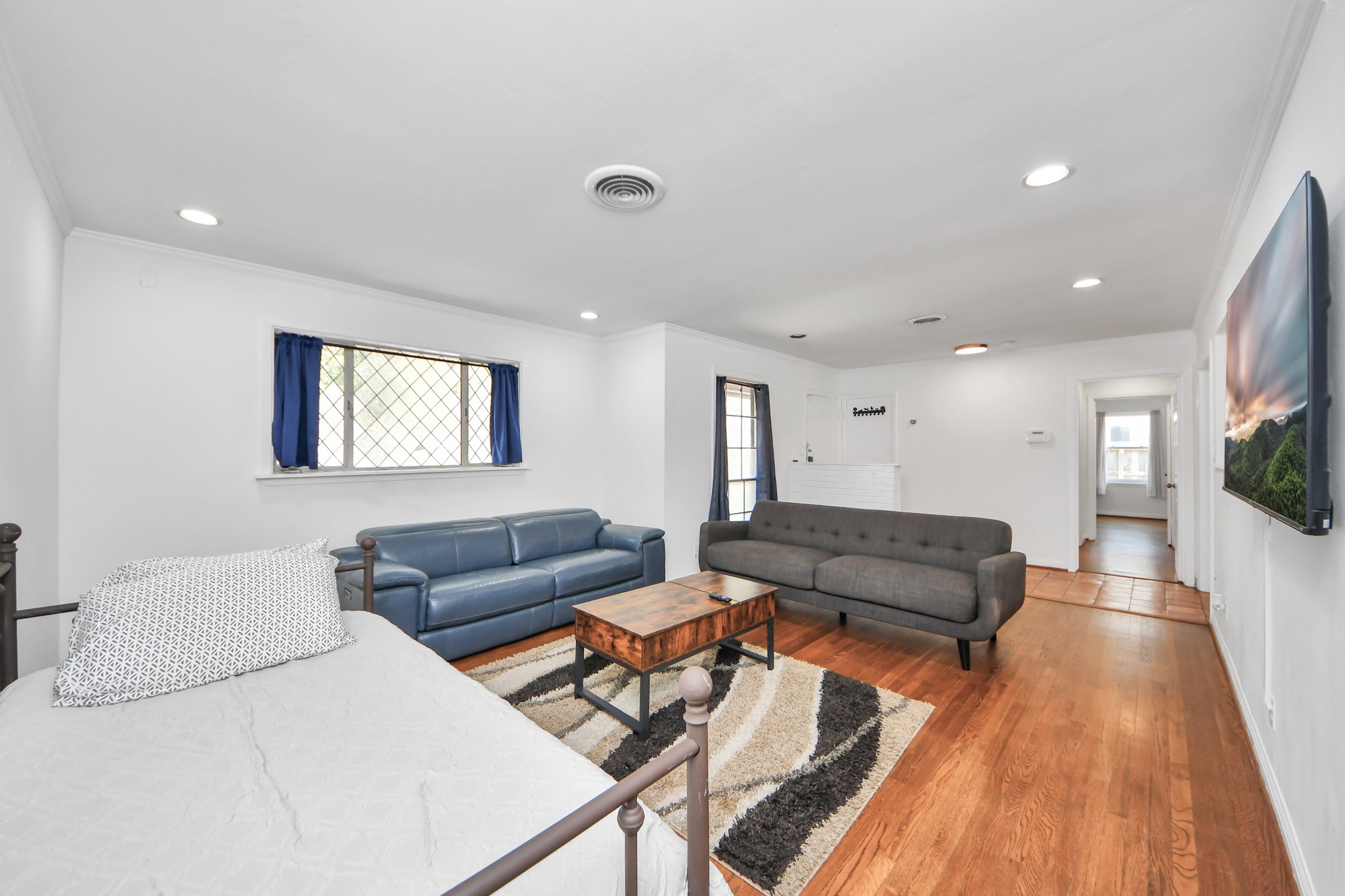 5139 Beechnut Street Property Photo 6
