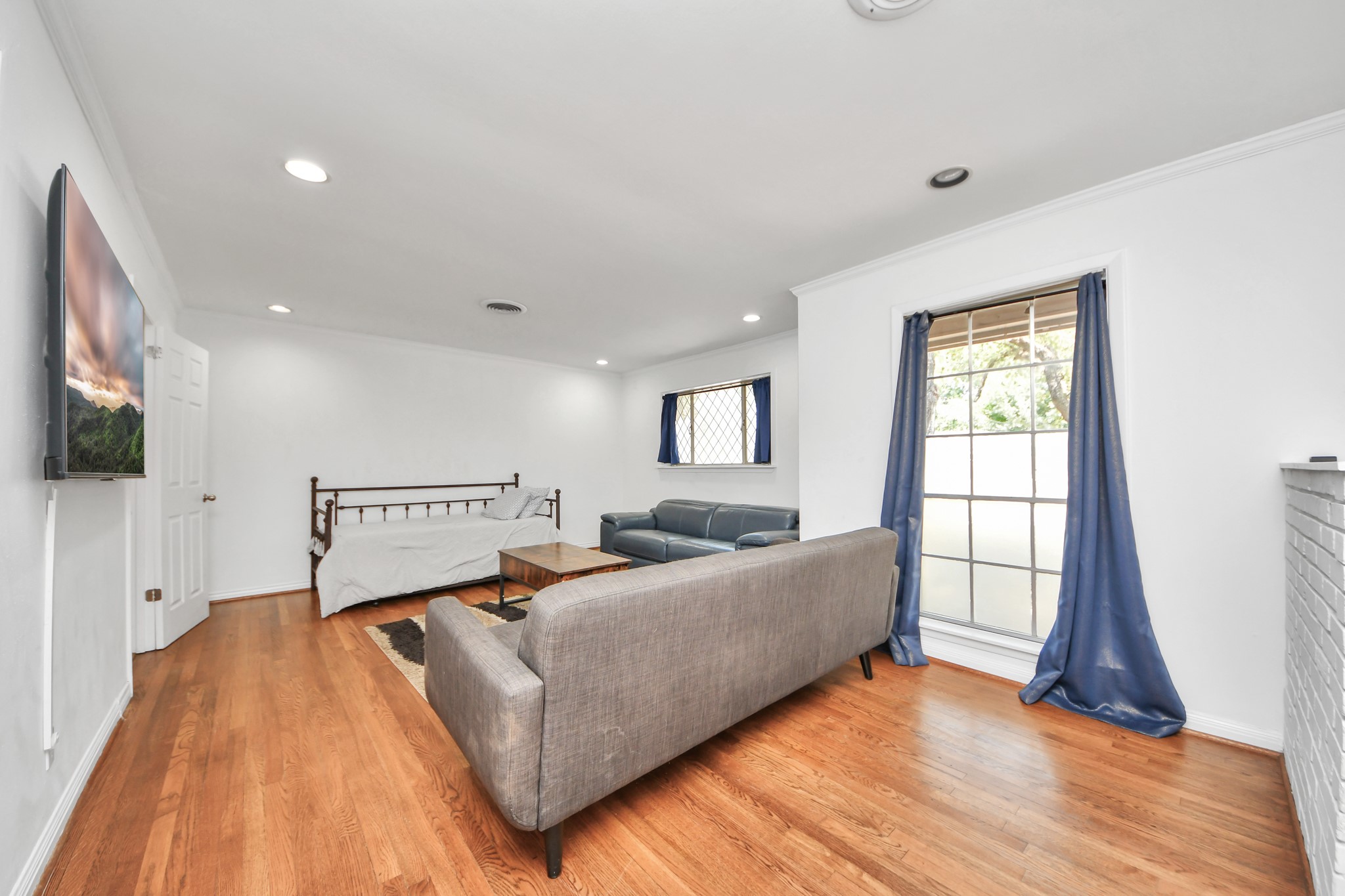 5139 Beechnut Street Property Photo 7