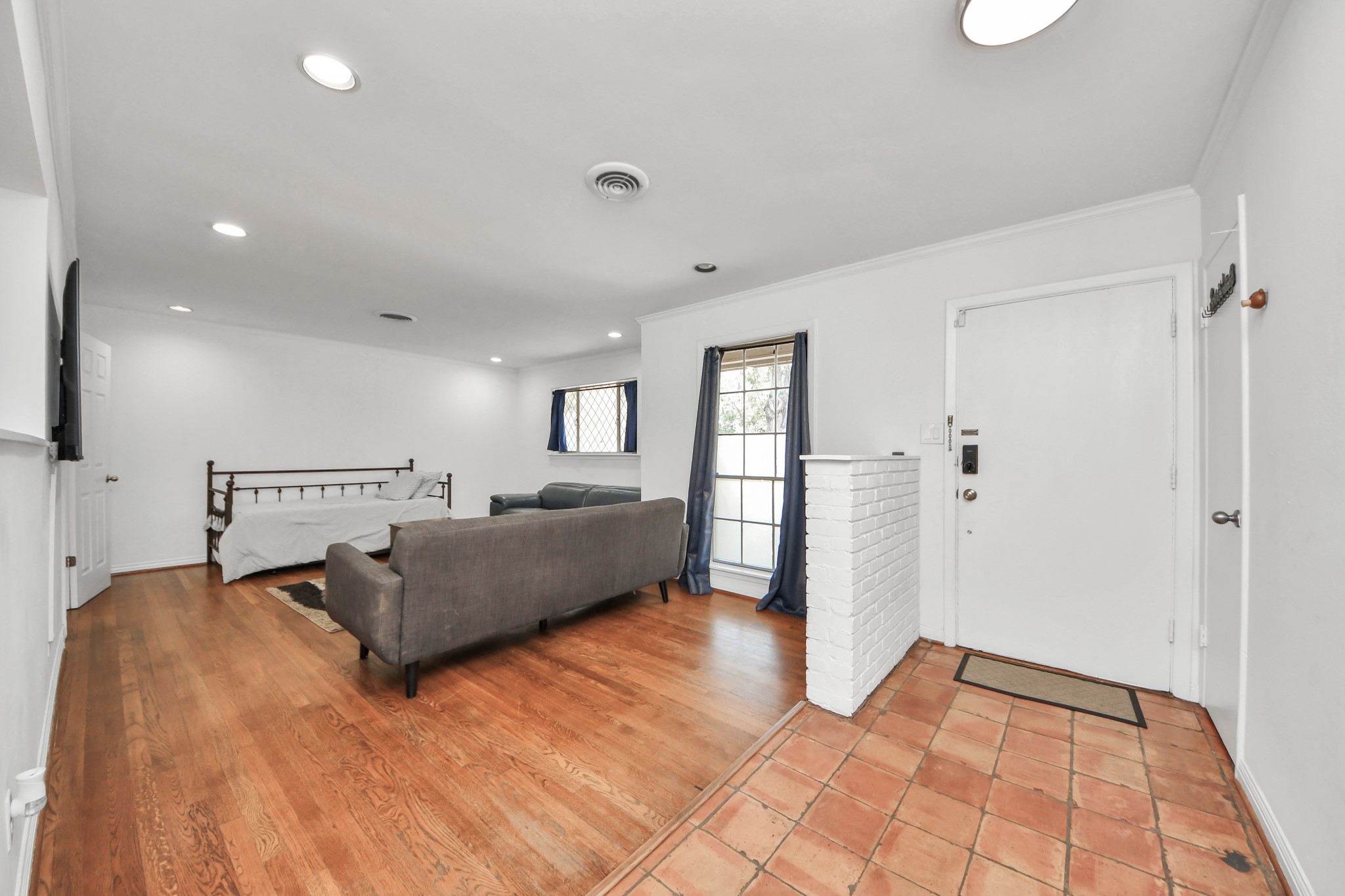 5139 Beechnut Street Property Photo 8