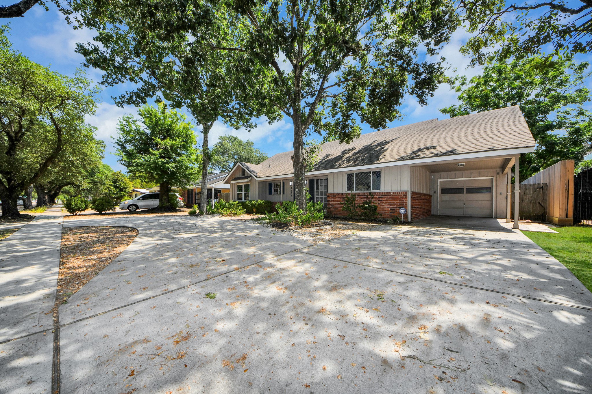5139 Beechnut Street Property Photo 19