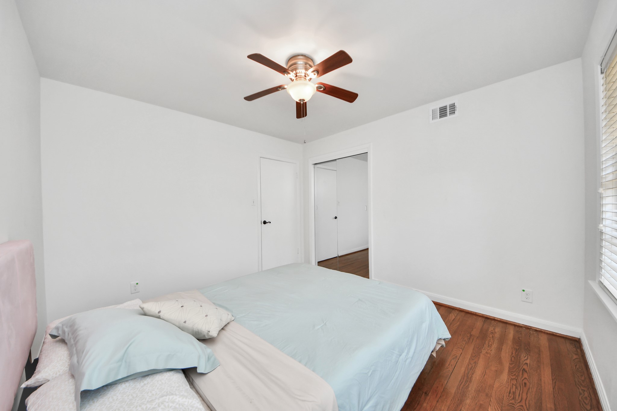 5139 Beechnut Street Property Photo 27