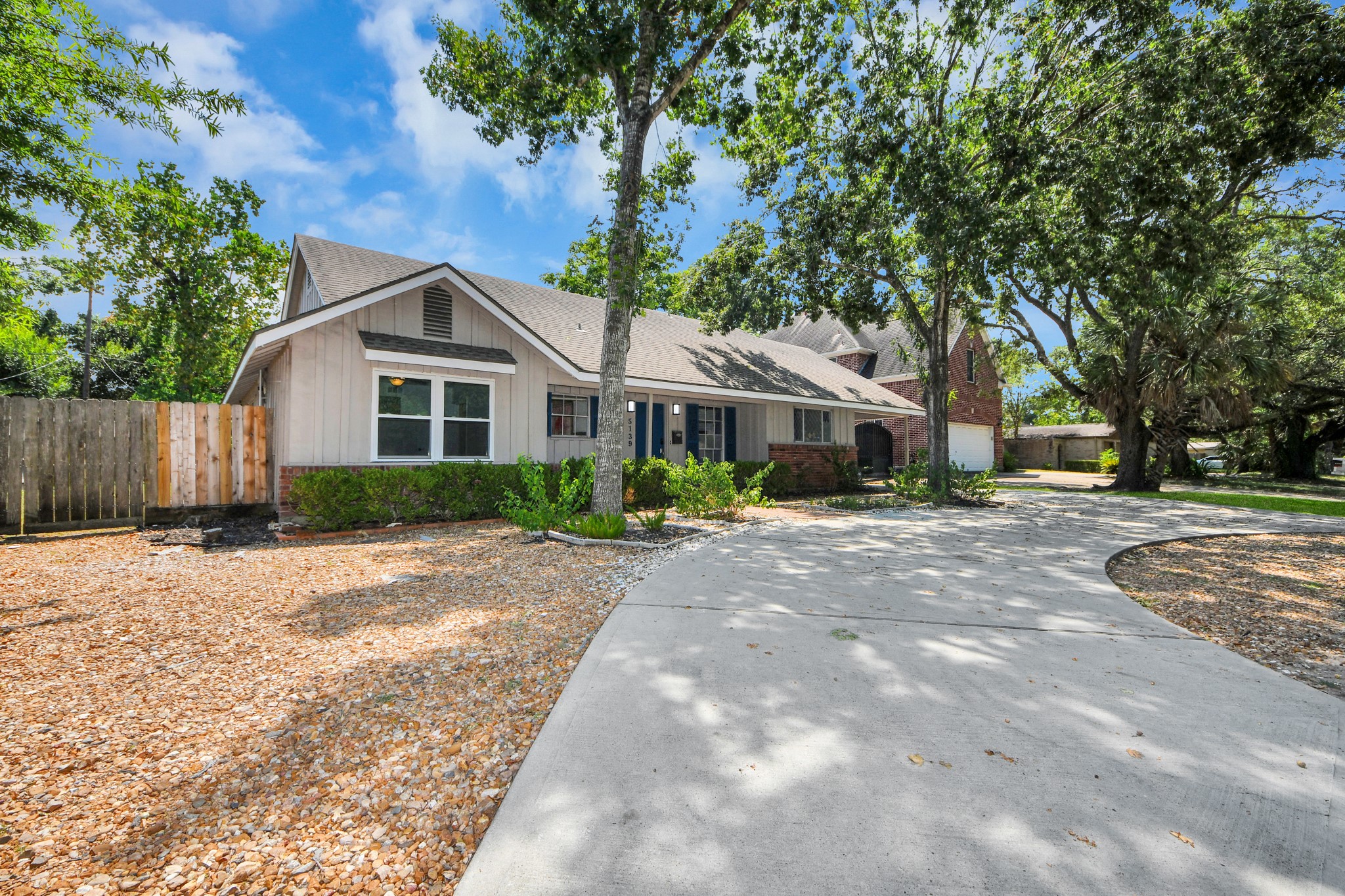 5139 Beechnut Street Property Photo 38