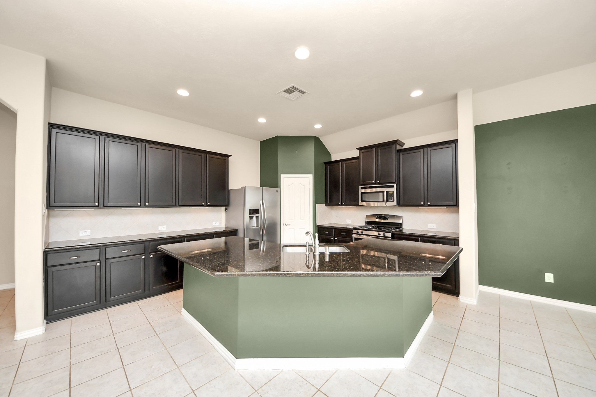 3058 Winterberry Lane Property Photo 7