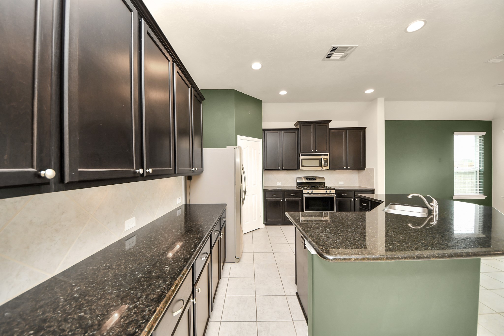 3058 Winterberry Lane Property Photo 8