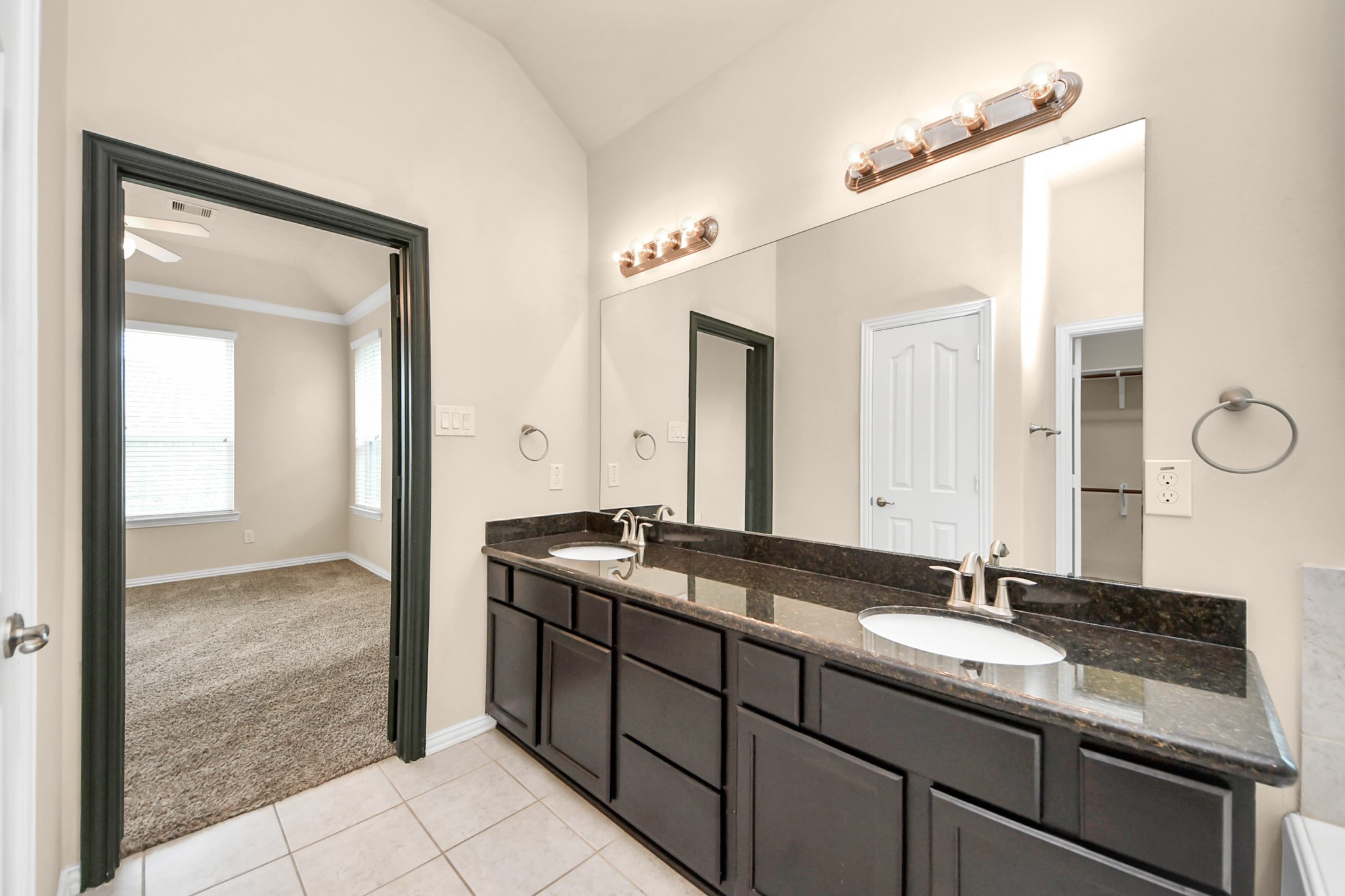 3058 Winterberry Lane Property Photo 10