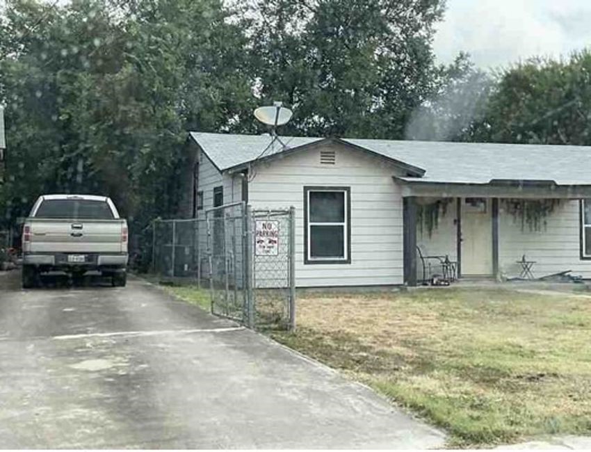 321 E Mayfield Boulevard Property Photo 3