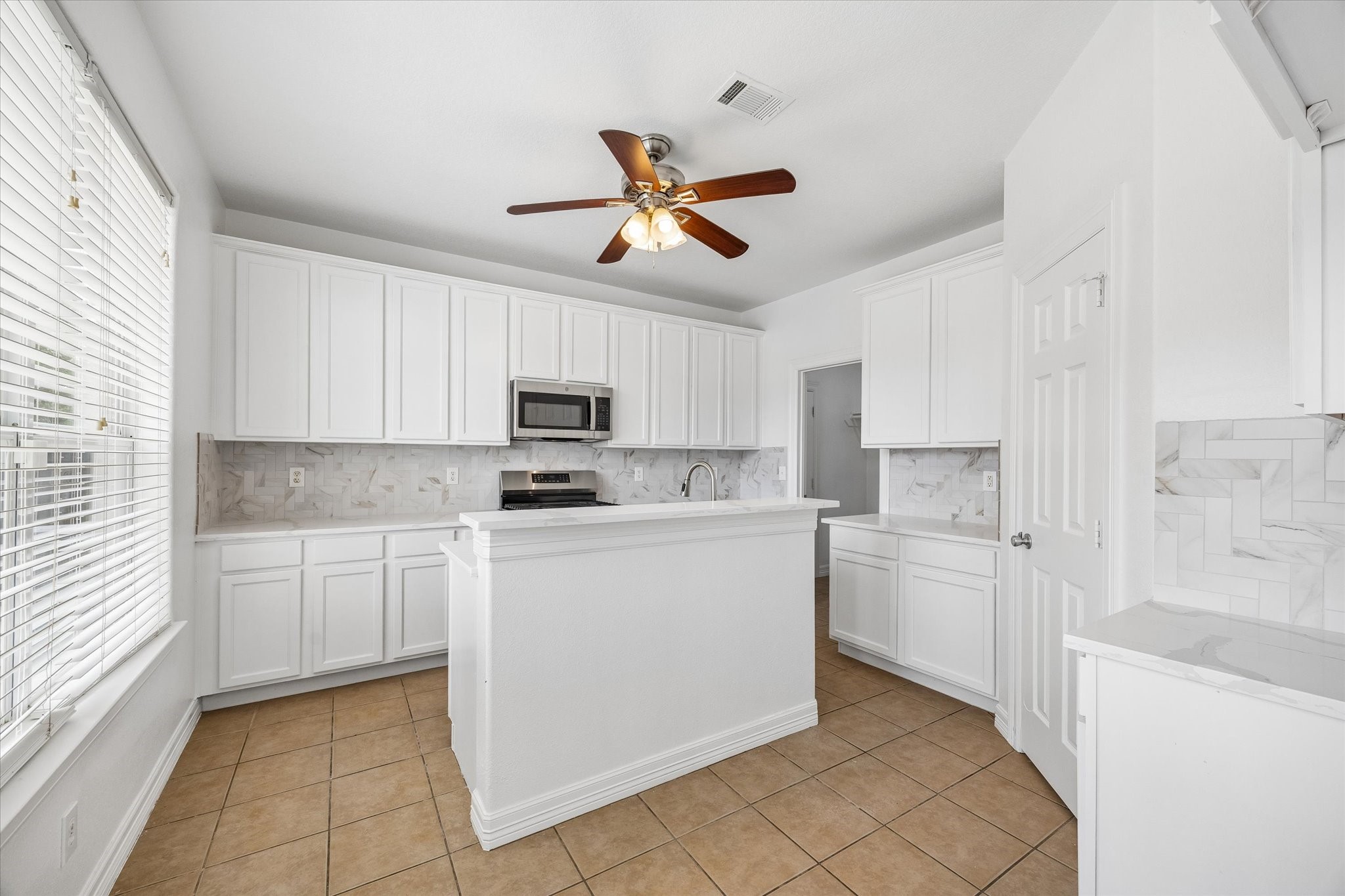 16311 N Eldridge Parkway Property Photo 6