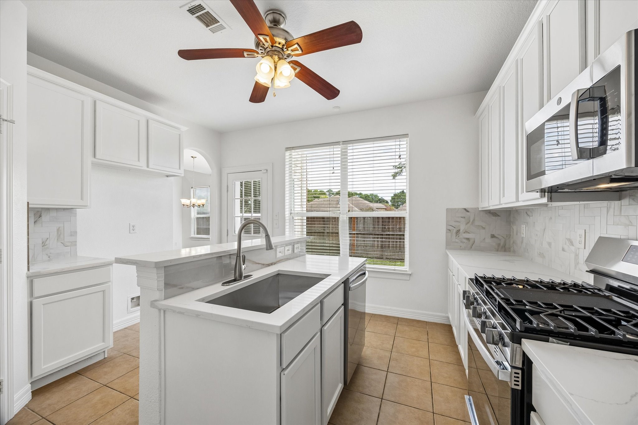 16311 N Eldridge Parkway Property Photo 9