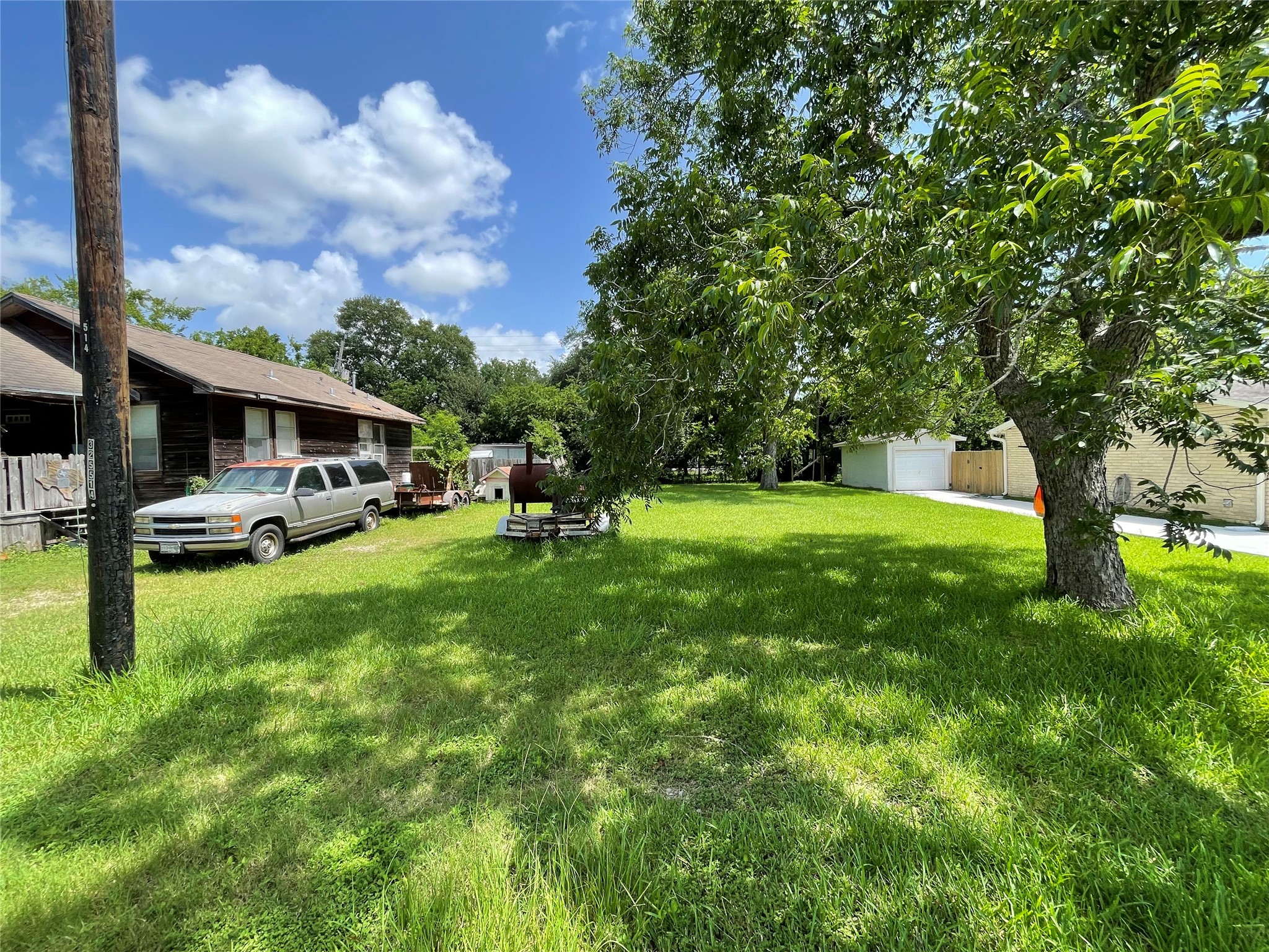 408 Bay Oaks Drive Property Photo 3