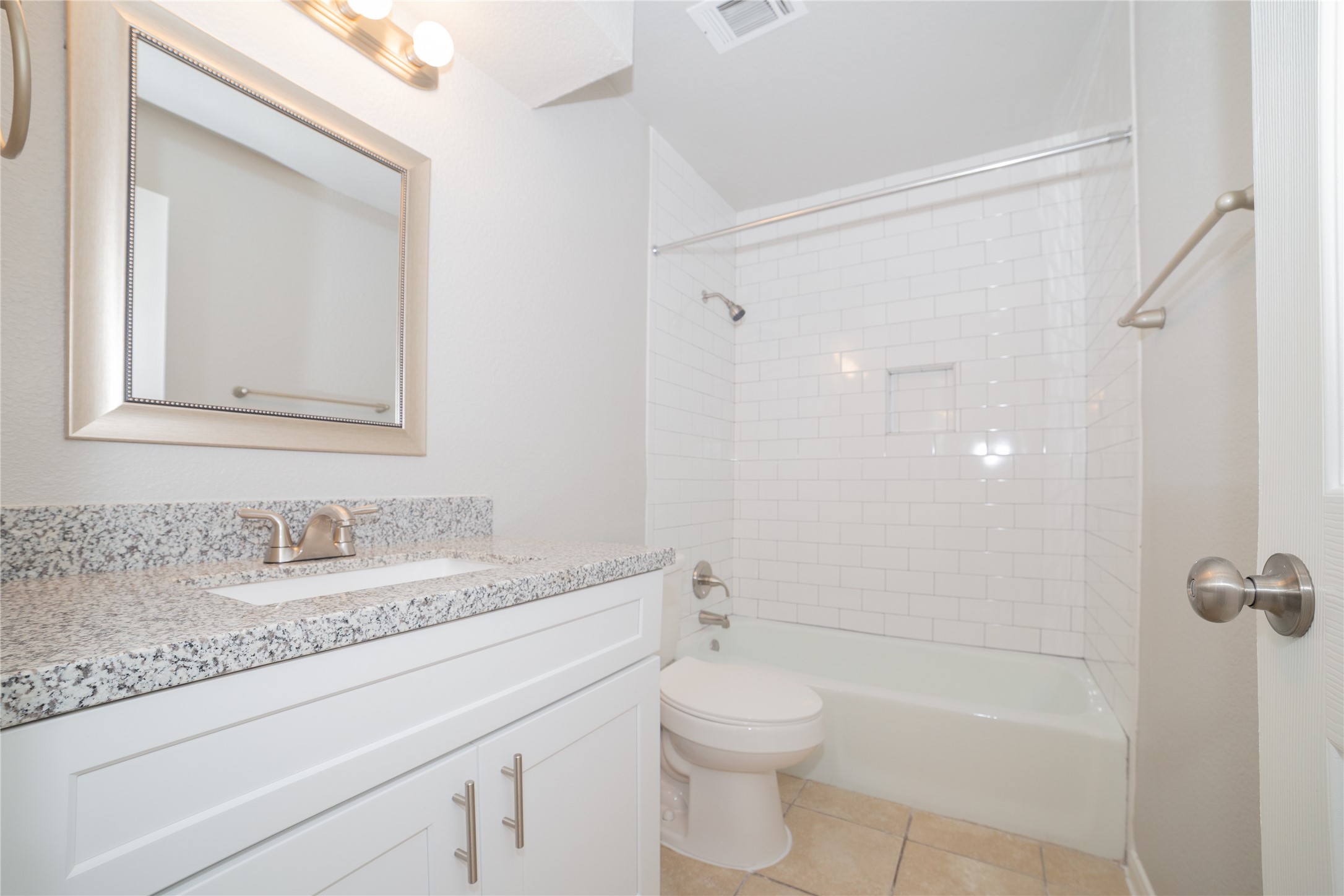 2010 E Travis Street 116 Property Photo 1