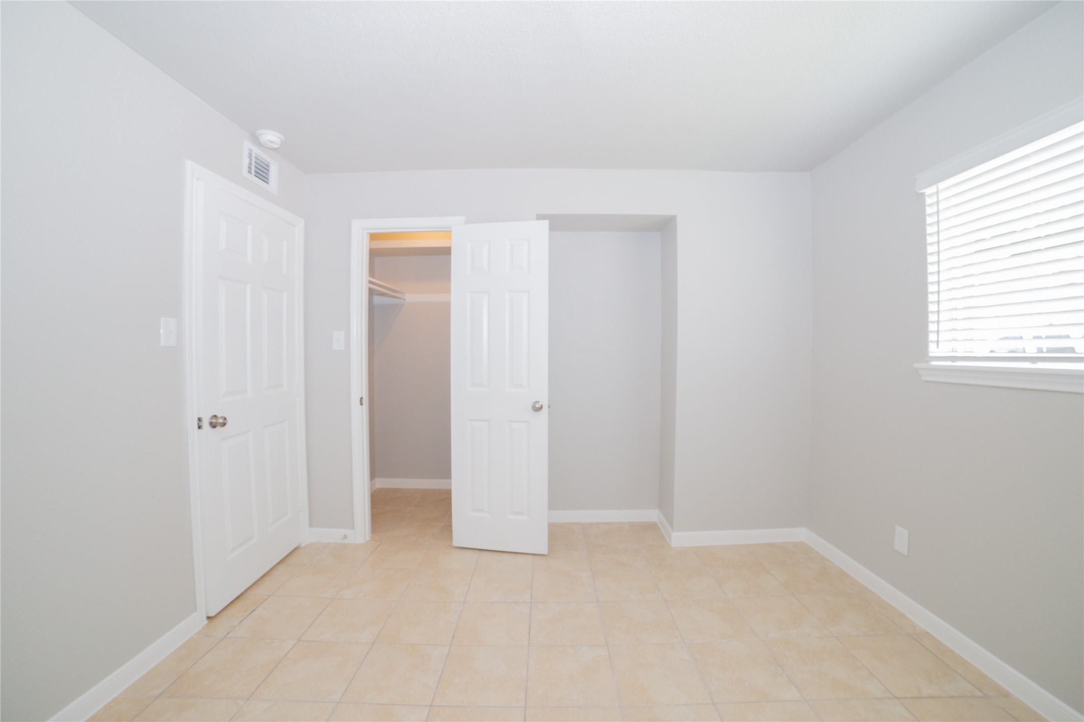 2010 E Travis Street 116 Property Photo 8