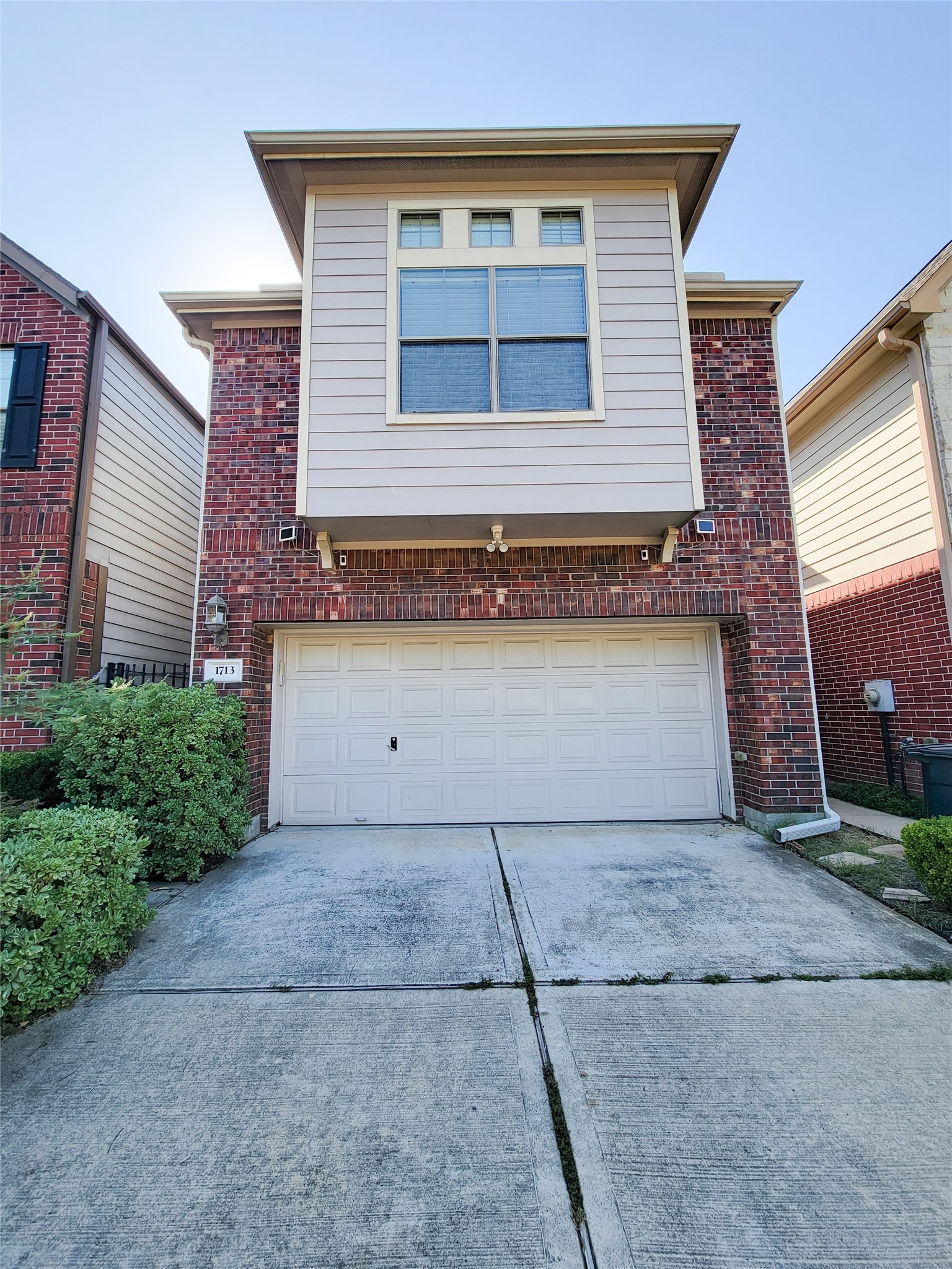 1713 W T C Jester Property Photo 2