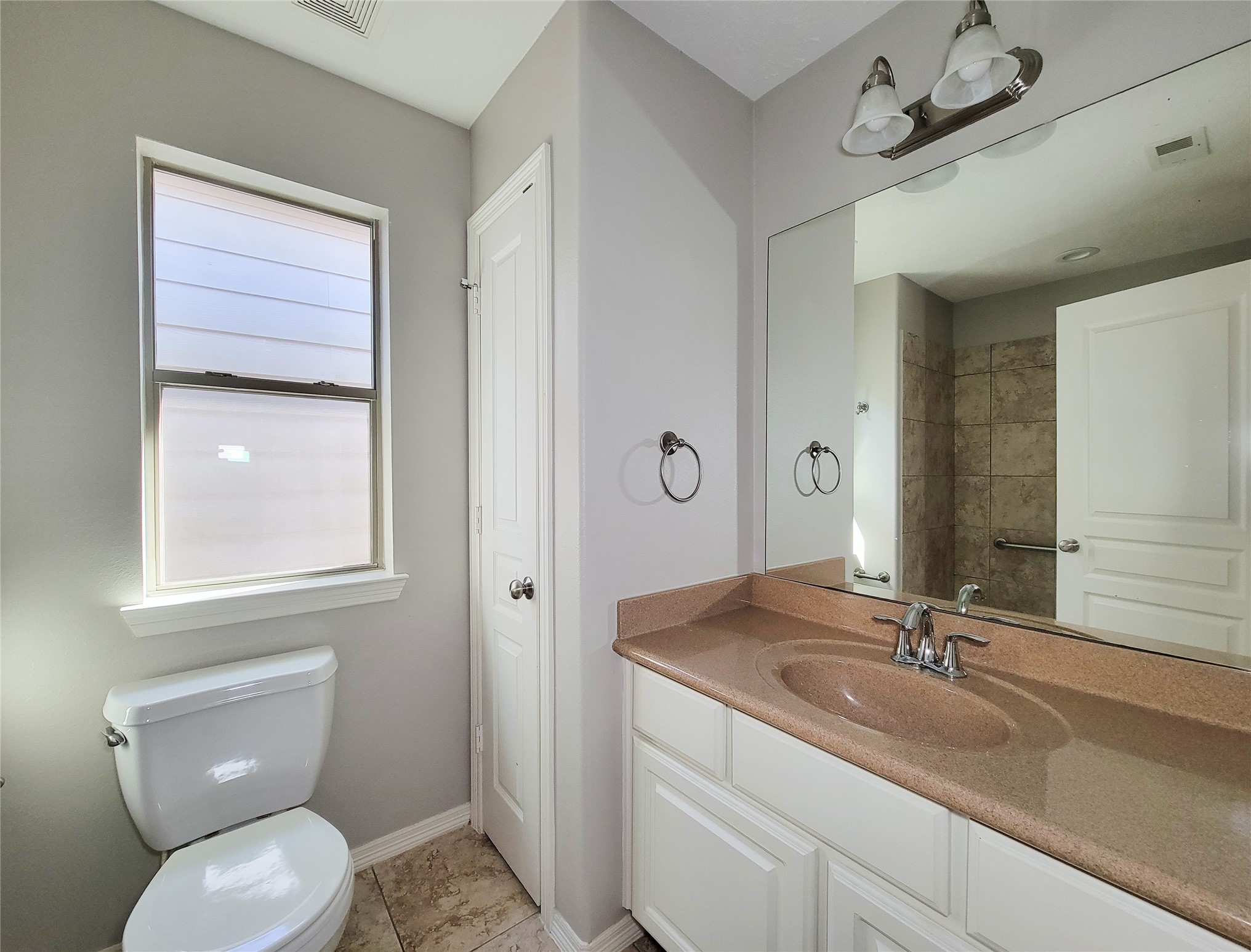 1713 W T C Jester Property Photo 32