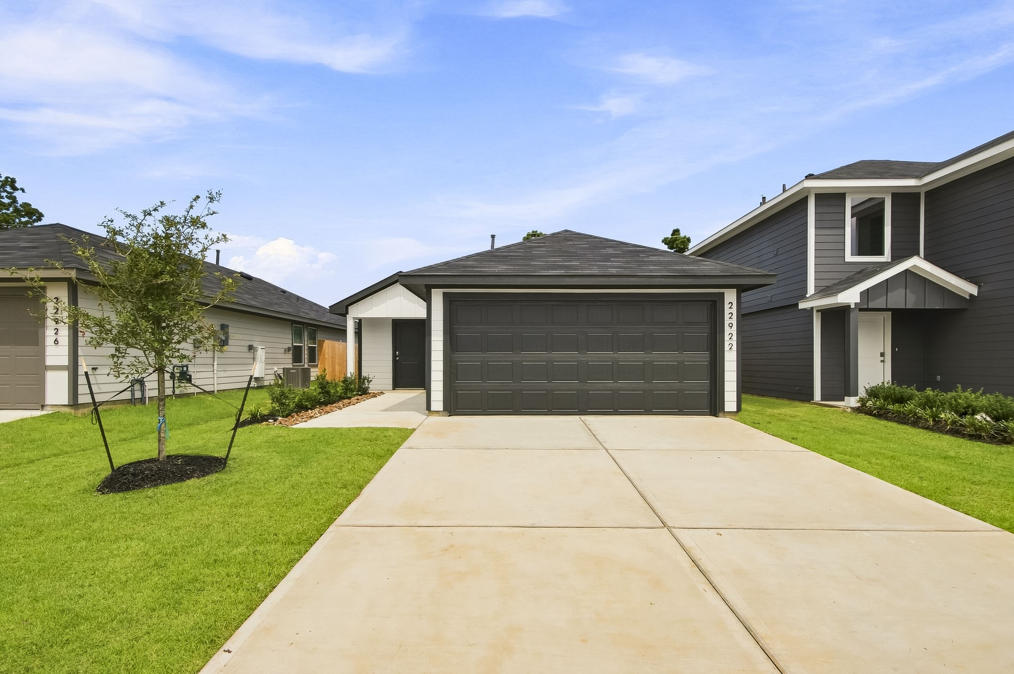 22922 Primrose Wind Property Photo 2