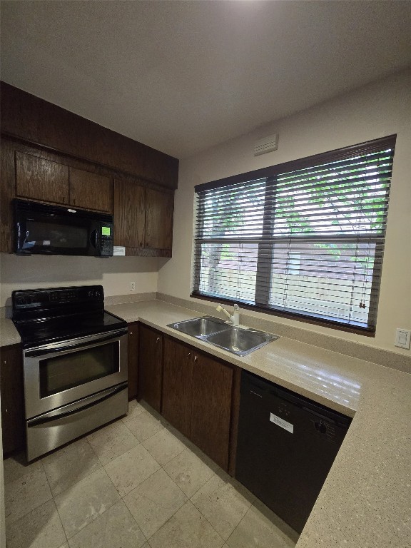 3231 Hemingway Drive Property Photo 5