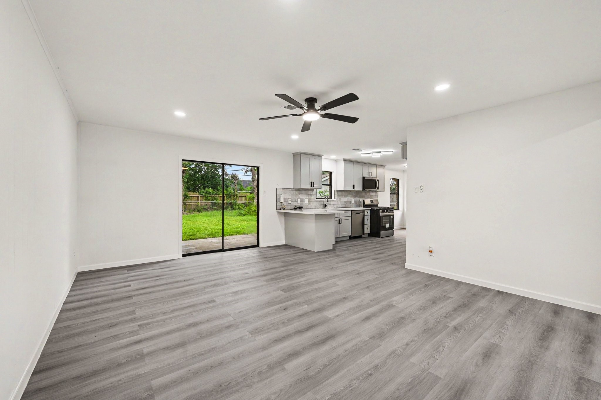 7607 Grape Street Property Photo 6