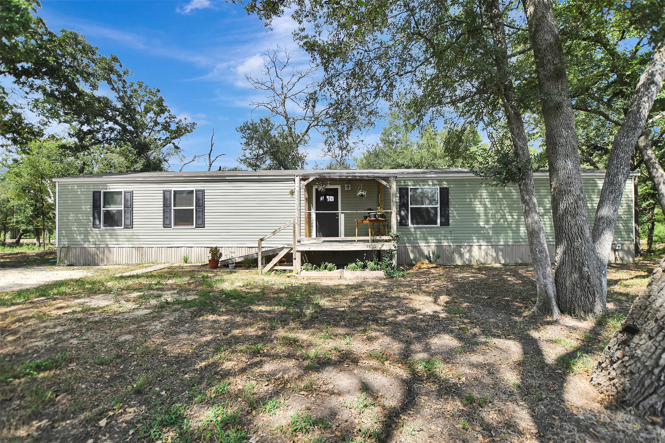 25765 Tyler Park Property Photo 1