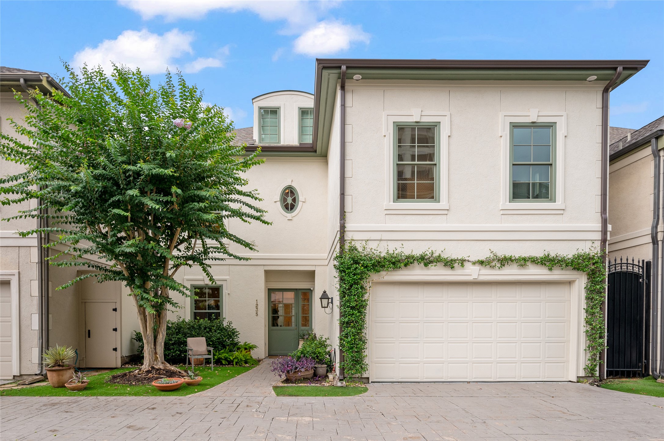 1235 Wynden Oaks Garden Drive Property Photo 1