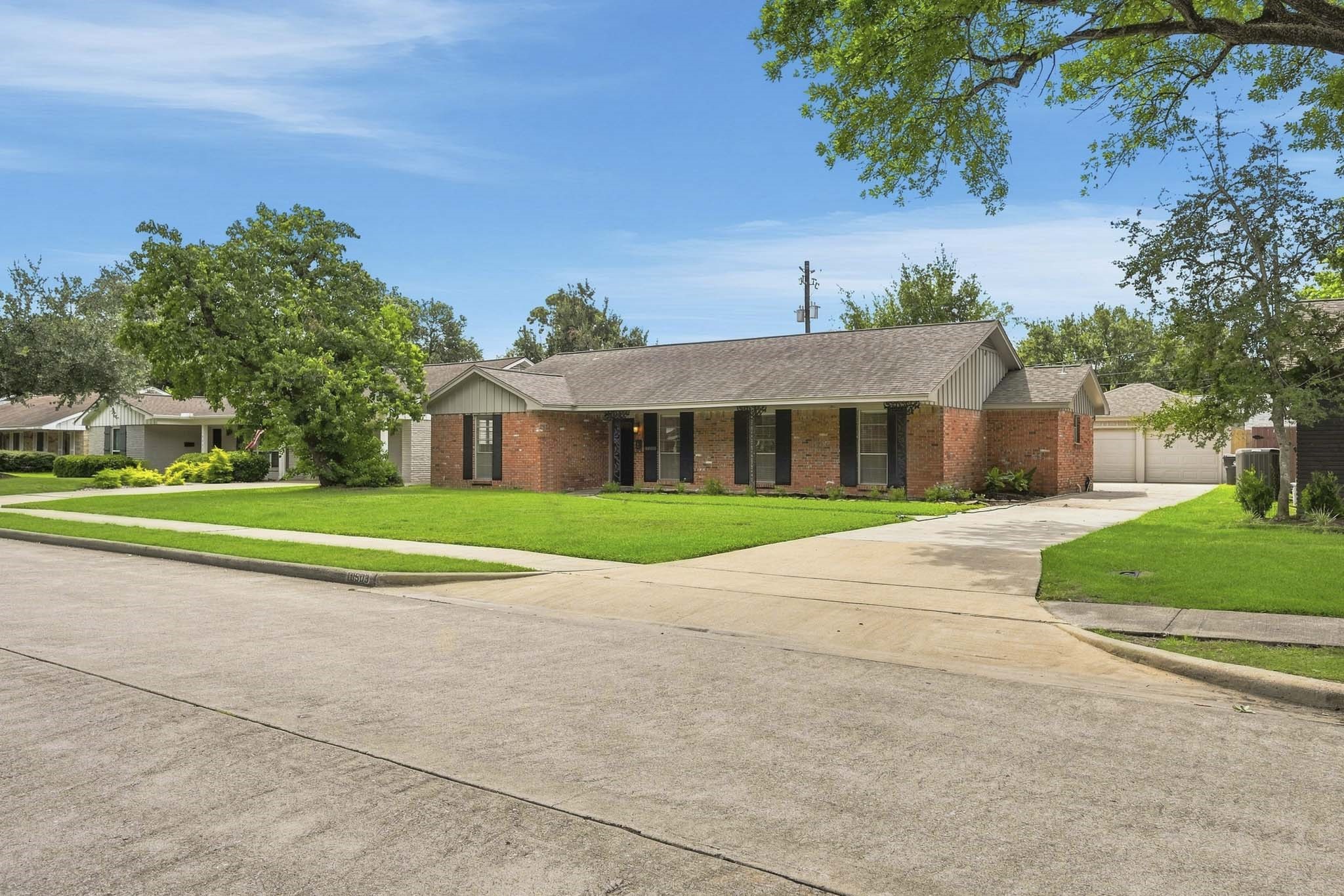 10503 Shadow Wood Drive Property Photo 2